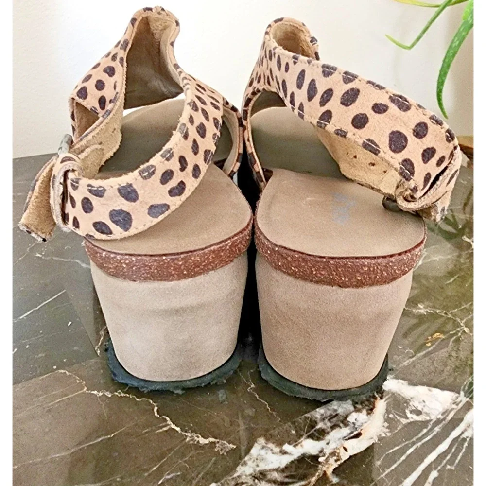 Axxiom Cheetah Print Cushiones Wedge Sandals in Blk & Tan Sling Back in Size 8